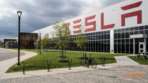 特斯拉纽约超级工厂扩招人才以加速太阳能产品生产